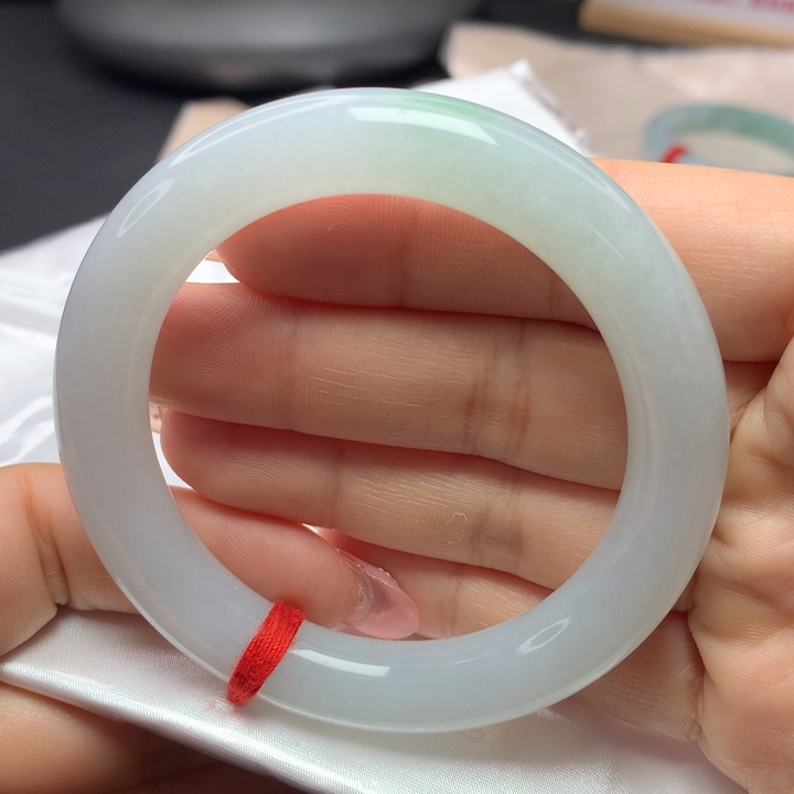 翡翠手镯（圆镯）未镶嵌54545555