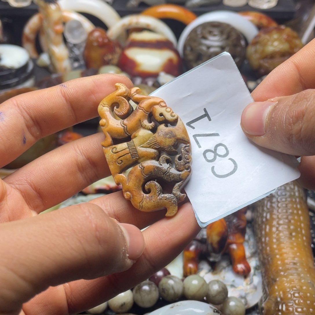 和田玉（糖玉）挂件未镶嵌