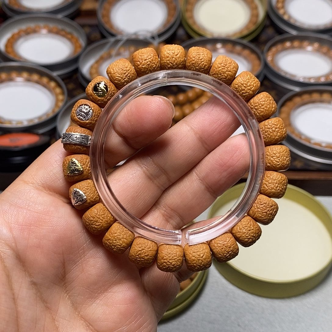 猴头核桃手串66号蛇鳞满天星五标10左右