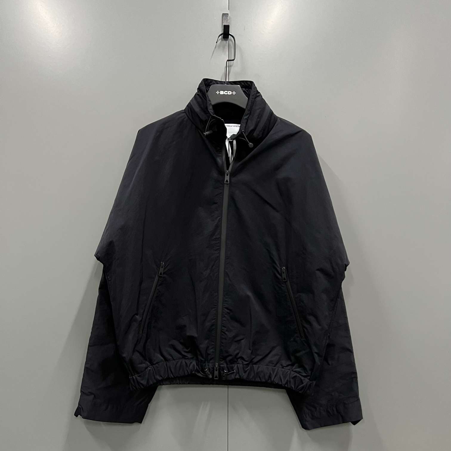 95新 BOTTEGA VENETA/葆蝶家 q 219 BV 黑色拉链立领夹克 M码