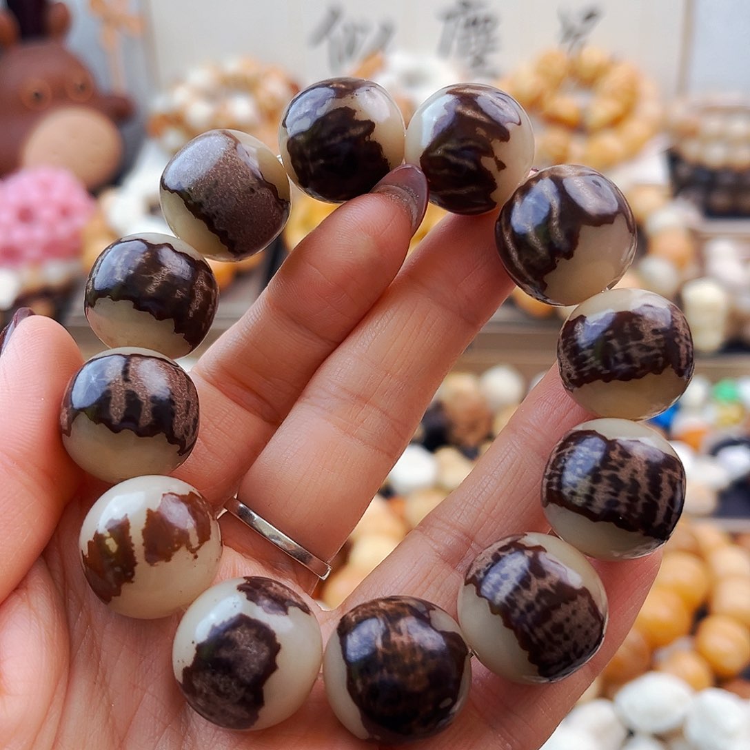 菩提根/象牙果手串双面莲花