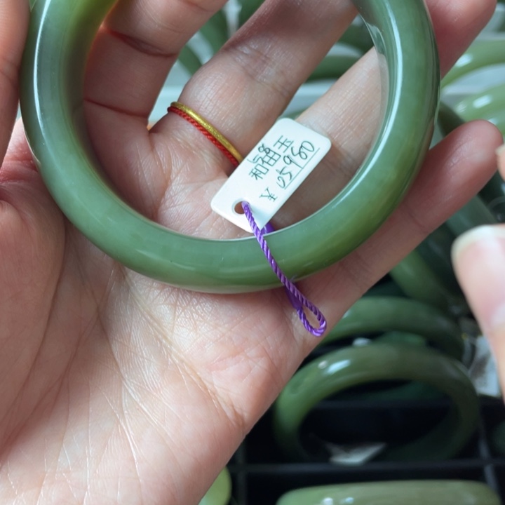 戈****和田玉未镶嵌手串