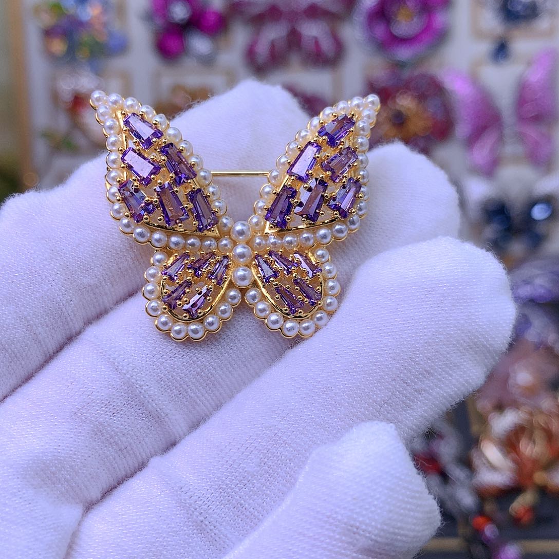 合成立方氧化锆铜胸针