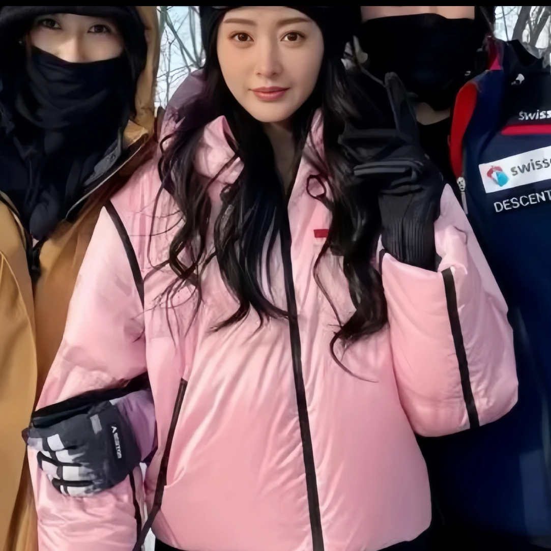 未使用 Prada/普拉达 TW0252/未使用/S码/纯色短款连帽羽绒服