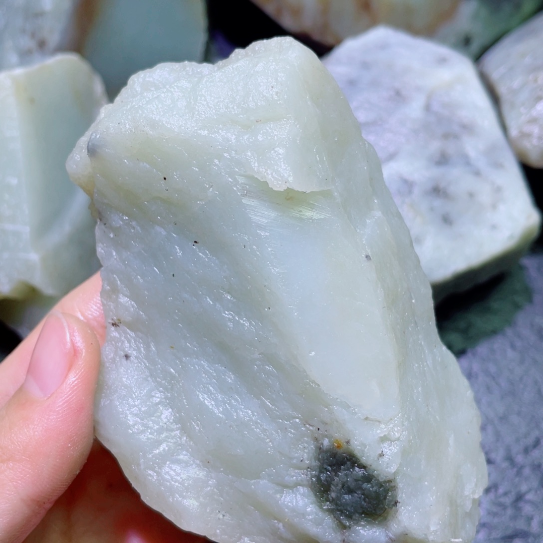 和田玉未镶嵌珠宝半成品