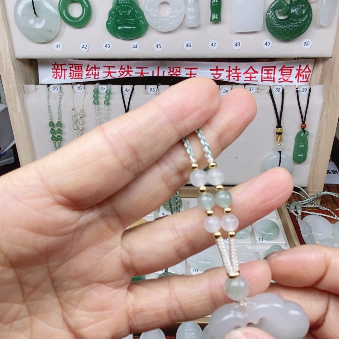 石英质玉（天山翠）合金颈饰