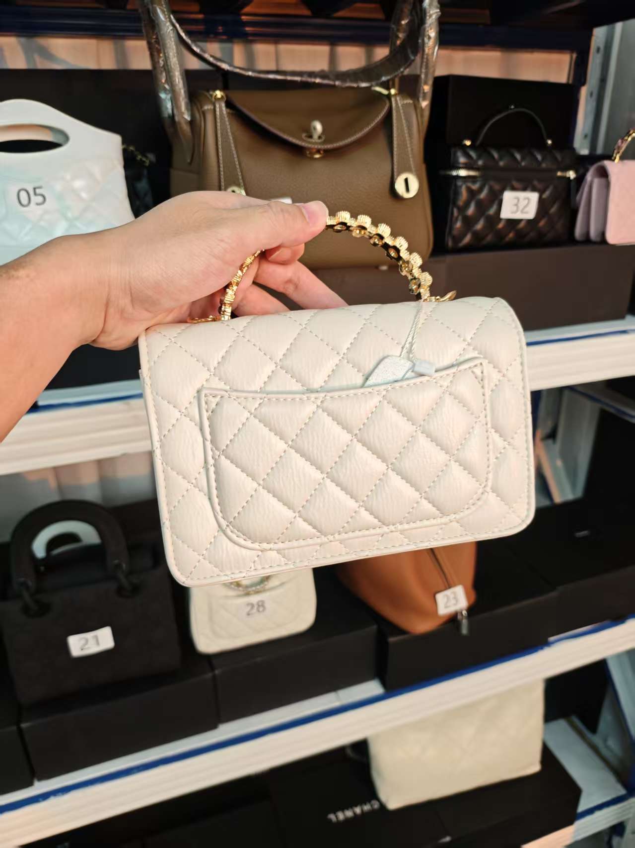 新号开播，福利局斜跨包包