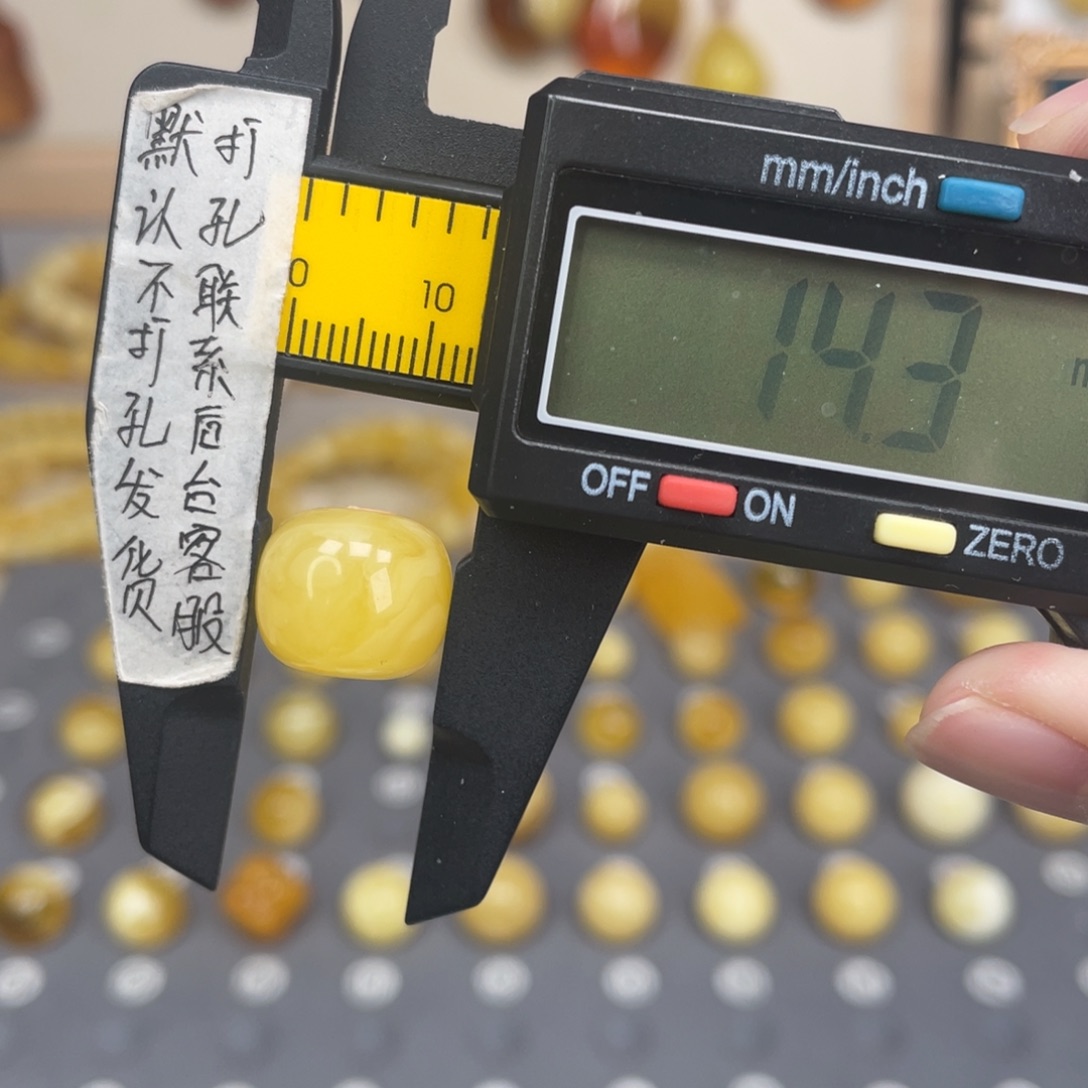 琥珀未镶嵌裸石143号