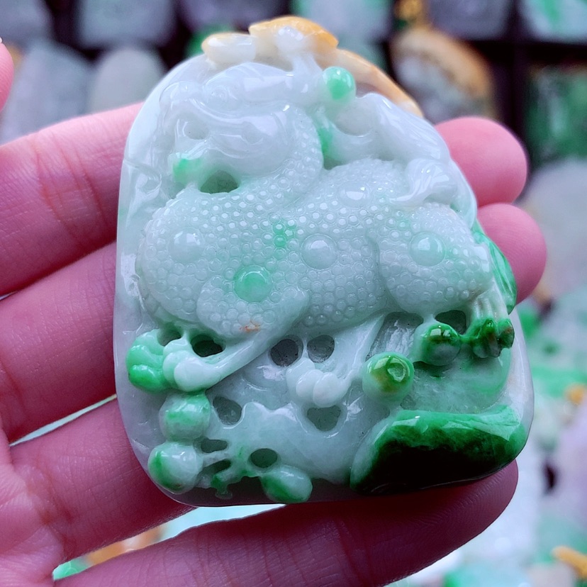 【闪购商品】翡翠颈饰未镶嵌挂件