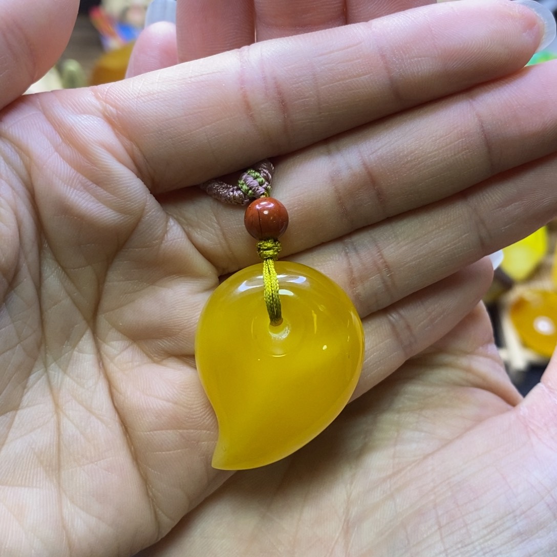 琥珀裸石未镶嵌吴