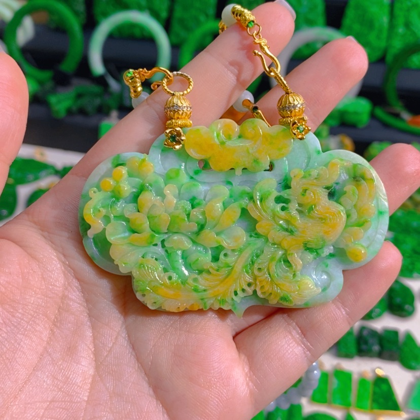 【闪购商品】翡翠未镶嵌颈饰如意锁黄绿翡