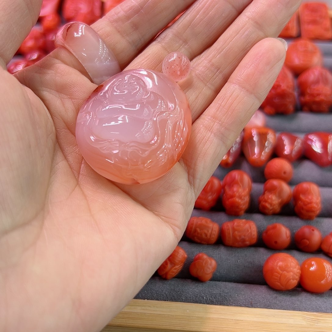 南红玛瑙吊坠未镶嵌怡**得