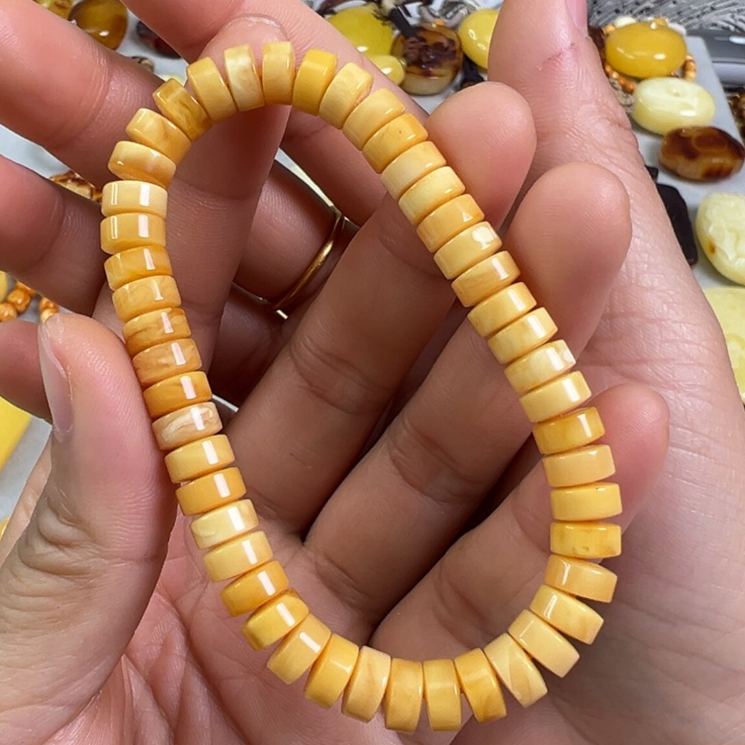 蜜蜡裸石未镶嵌蜜蜡