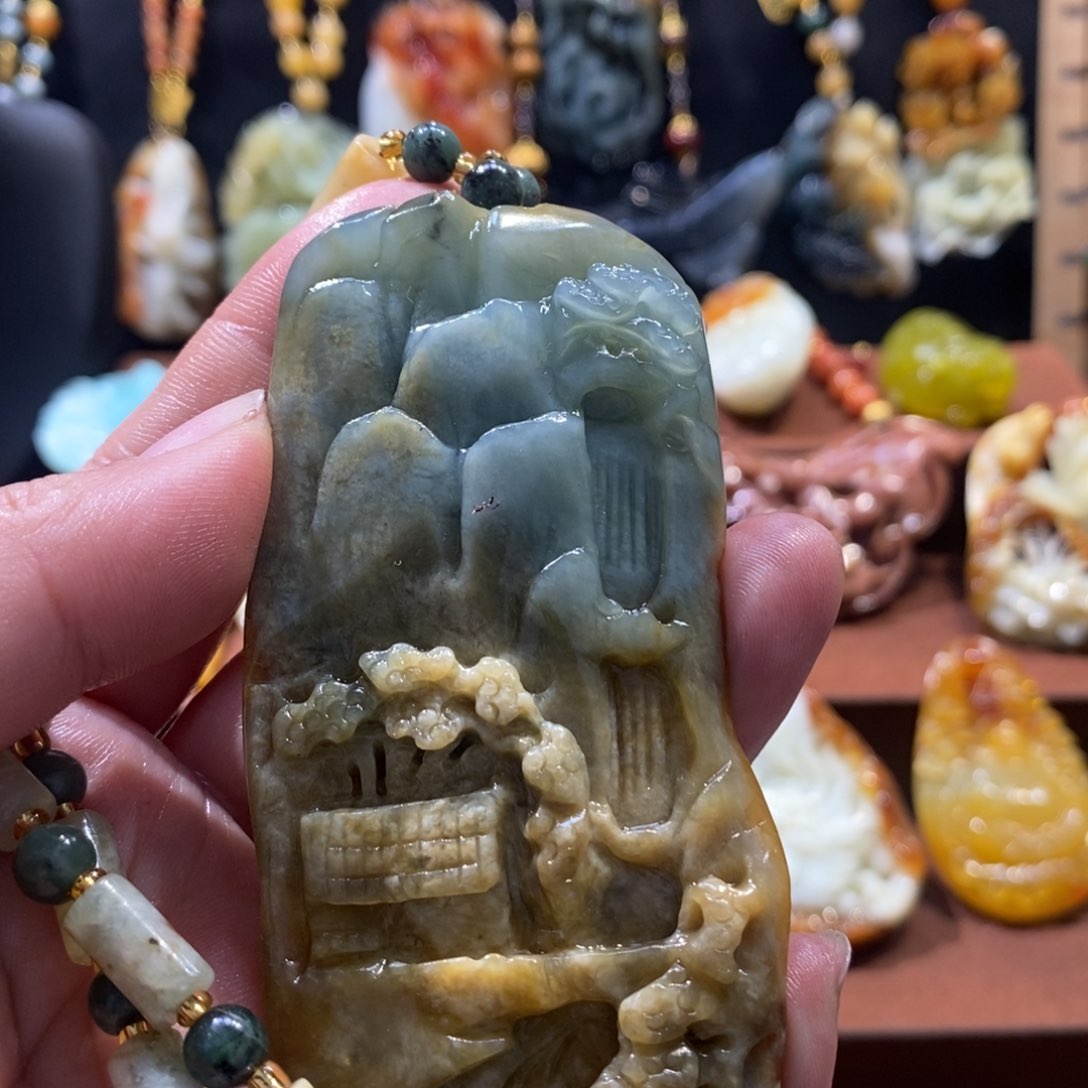 蛇纹石玉颈饰未镶嵌