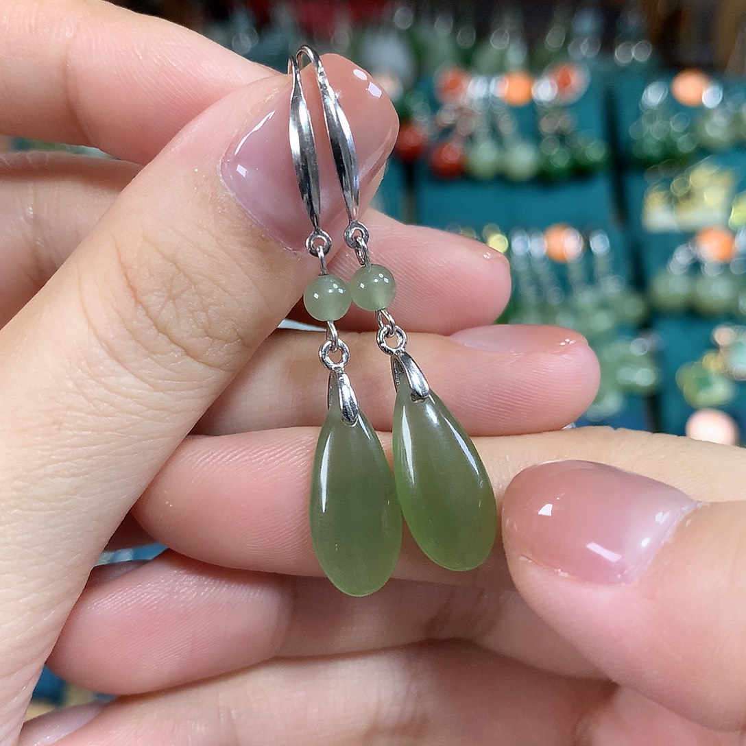 和田玉银S925镶嵌耳饰水滴卡17.8左右