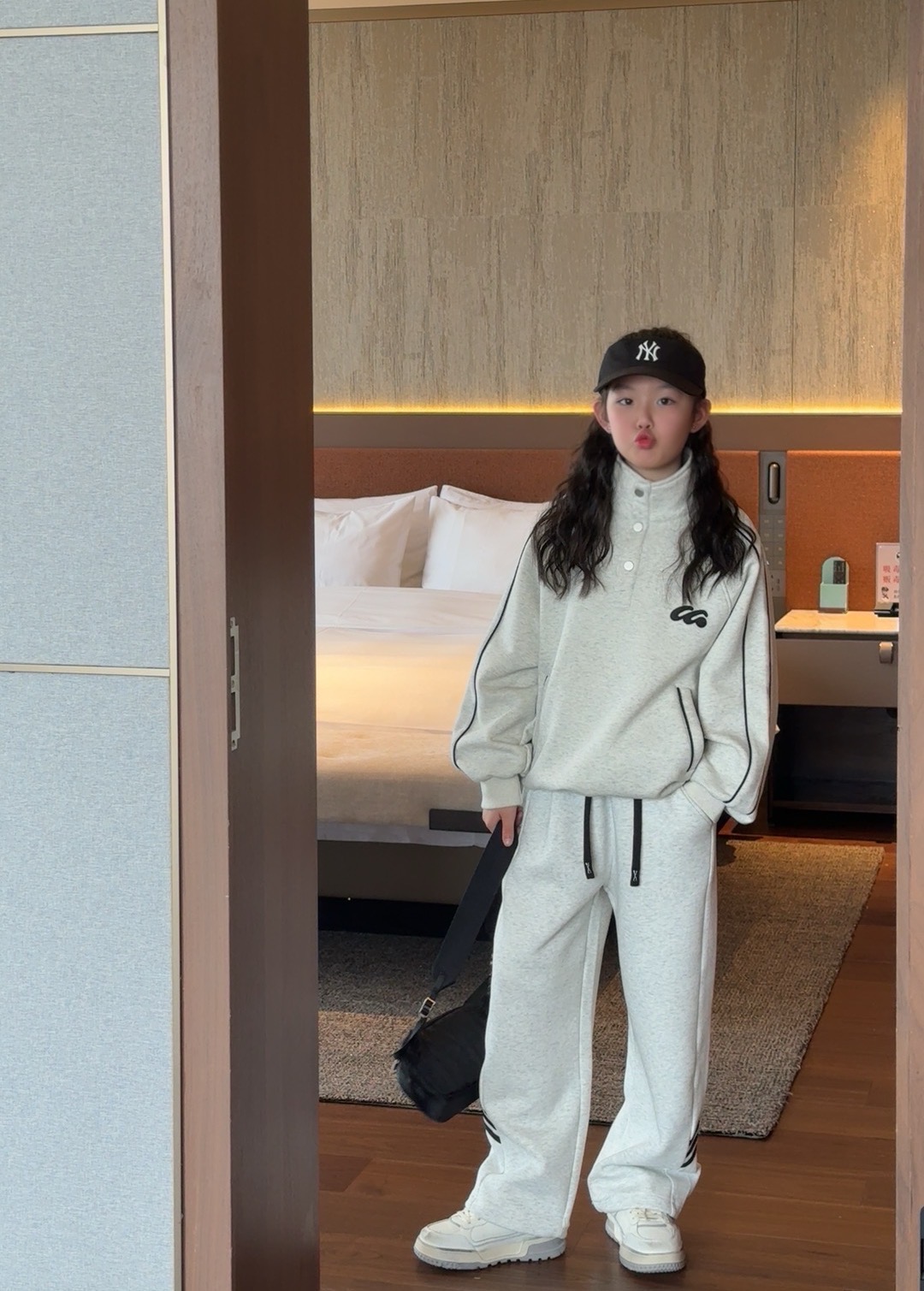 现货  2025春季儿童休闲运动男童女童卫裤61013套装61012卫衣