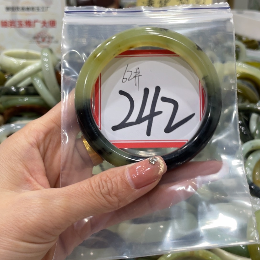 蛇纹石玉手镯未镶嵌