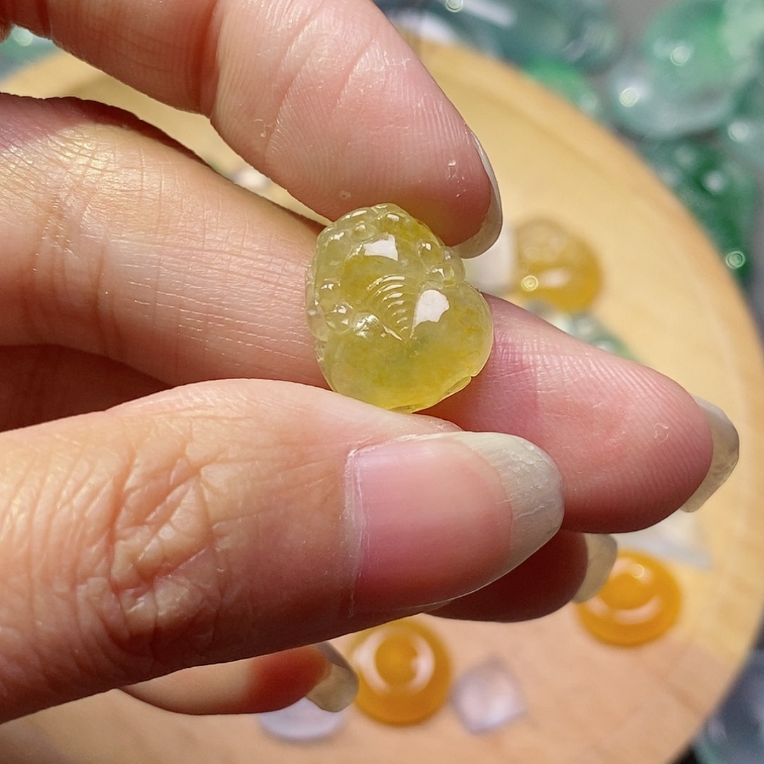 翡翠颈饰未镶嵌翡翠