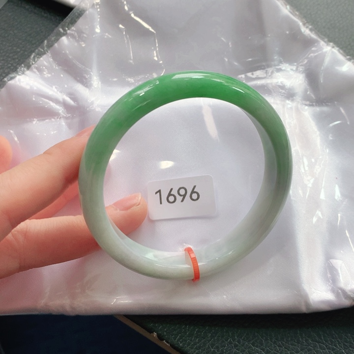 翡翠手镯未镶嵌天然翡翠手镯01