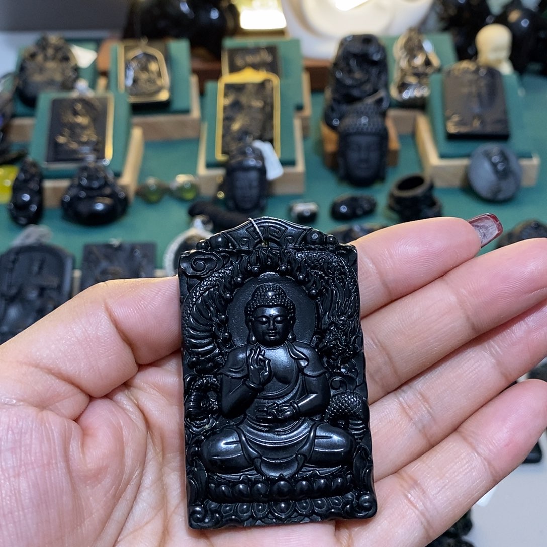 蛇纹石玉颈饰未镶嵌企**哥