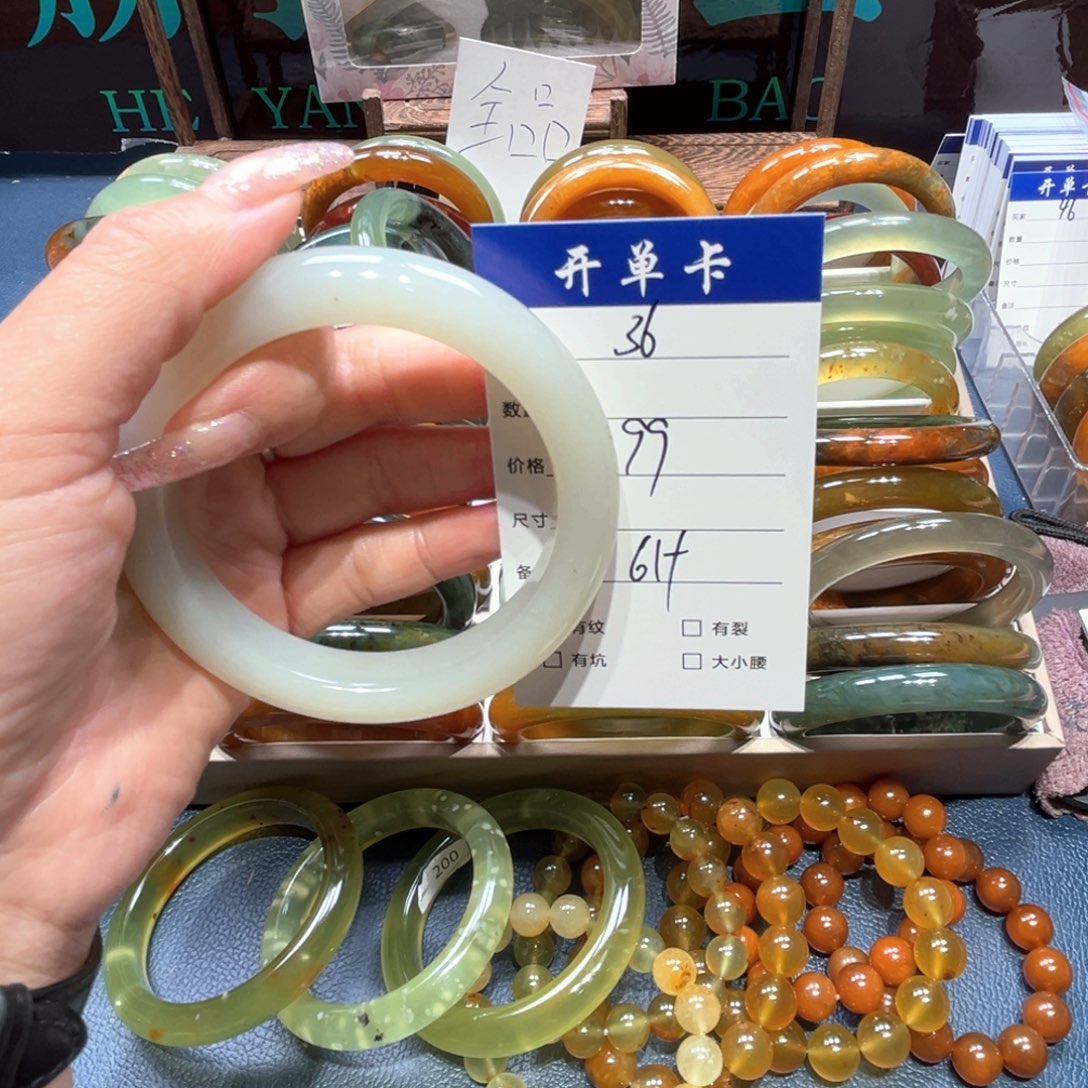 下****蛇纹石玉未镶嵌手镯