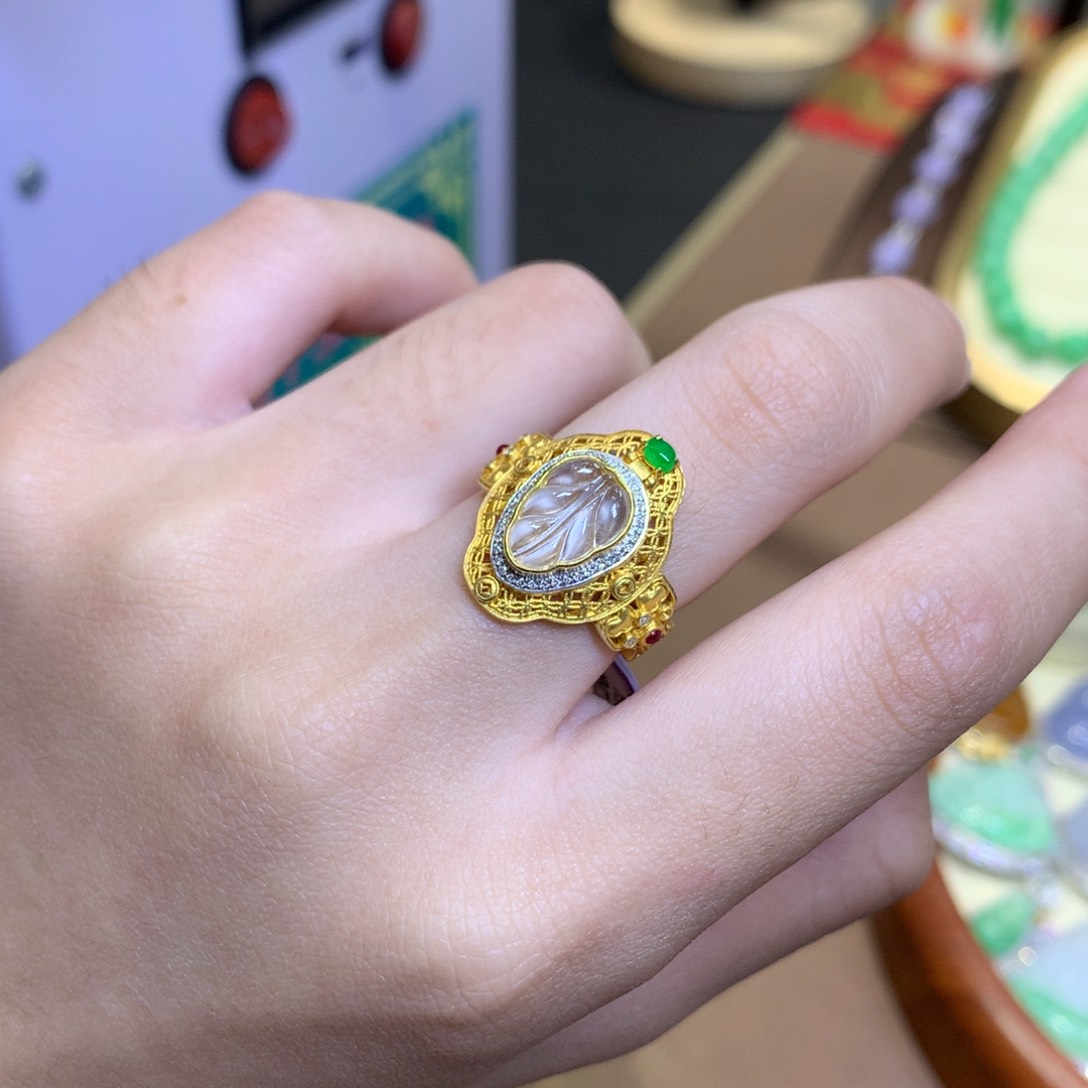 翡翠18K金镶嵌颈饰翡翠