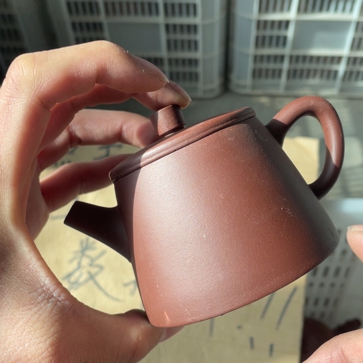老厂紫砂壶一件。