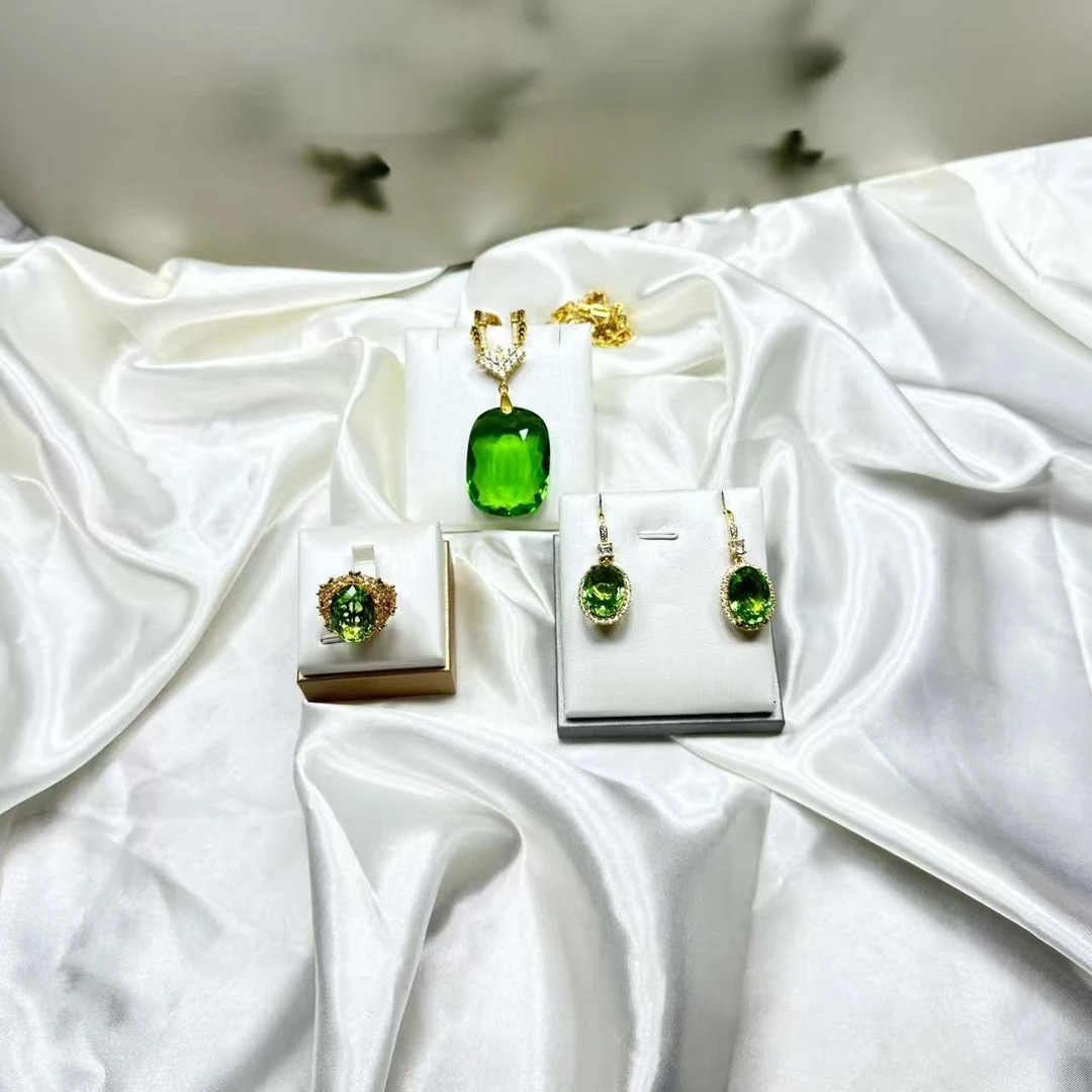 于 D143 绿色套装三件套 新款时尚百搭男女款 