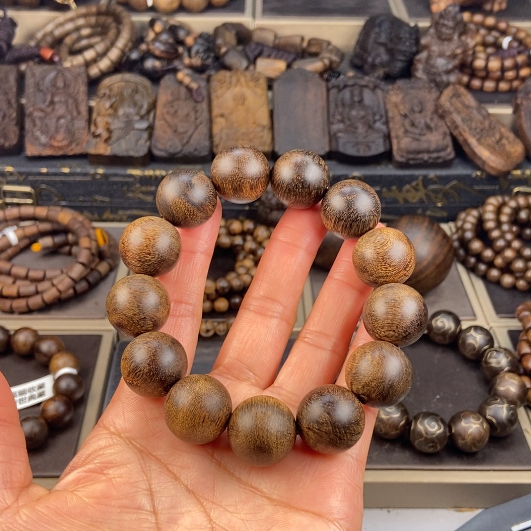 沉香手串土***帅越南芽庄白棋玉化留疤