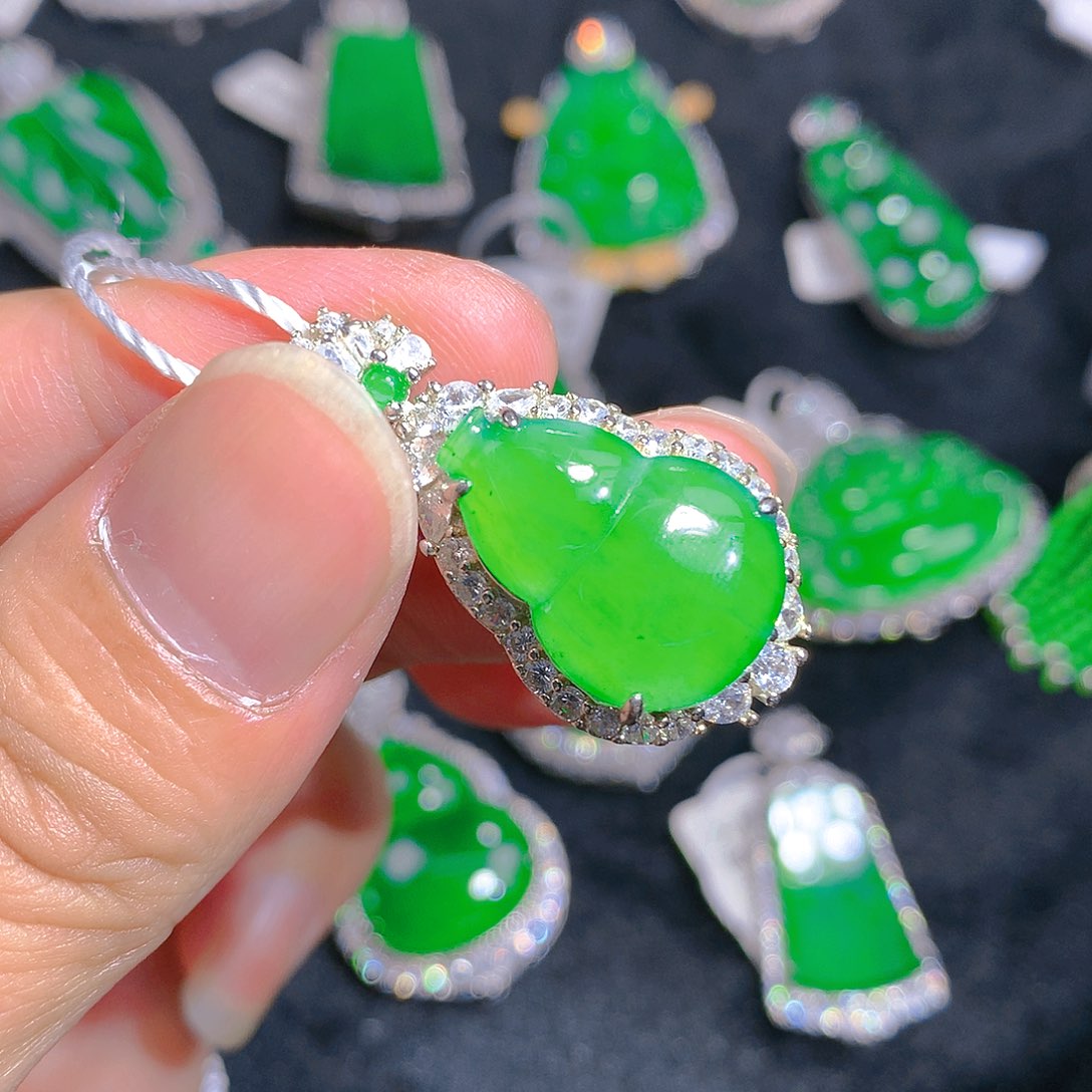 翡翠颈饰银S925镶嵌吊坠