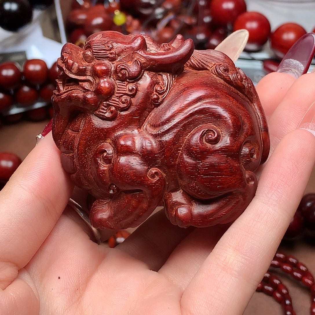 檀香紫檀（小叶紫檀）湘工手雕貔貅