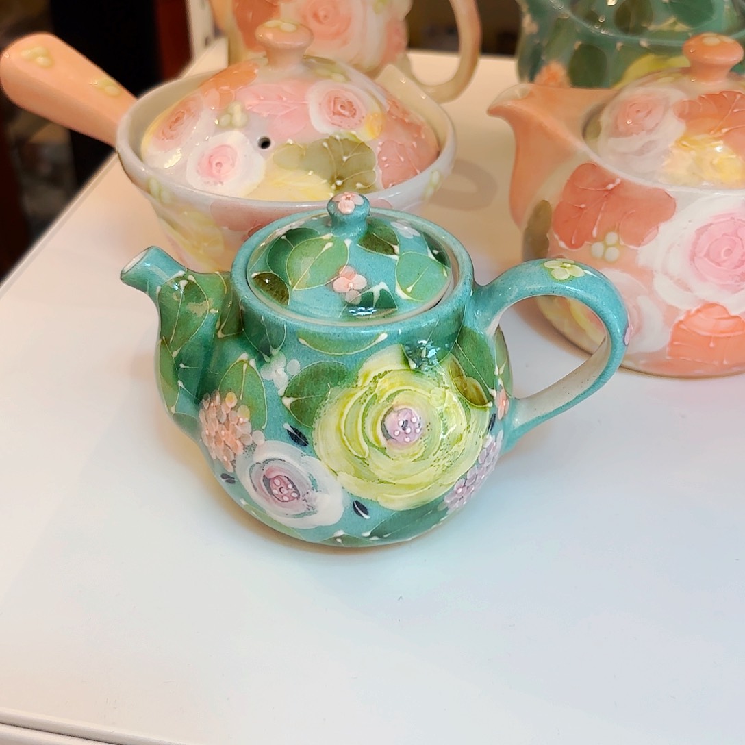 它家茶具瓷器好漂亮！