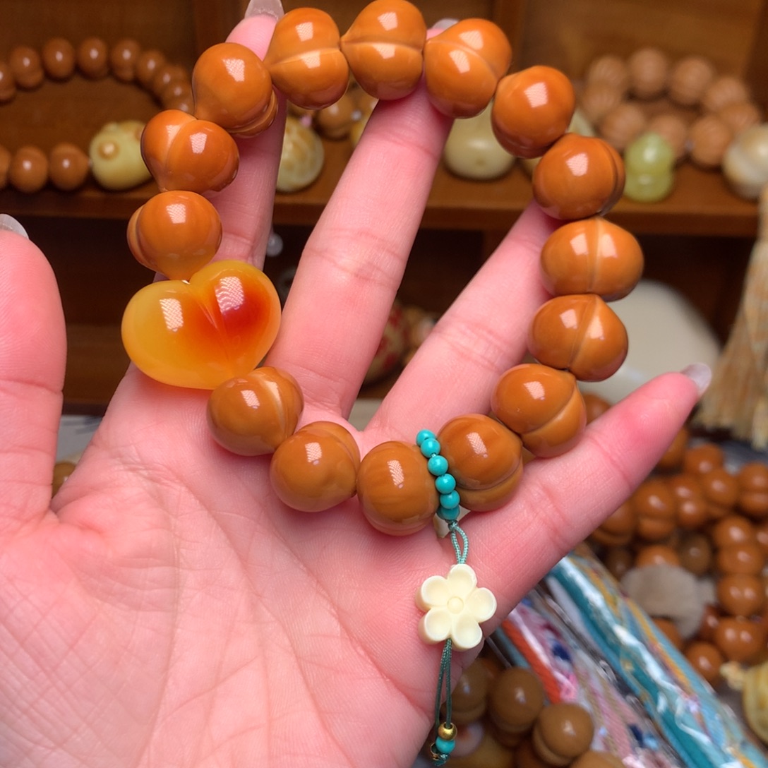 猴头核桃把件16玻璃底屁桃手串跑环爱心