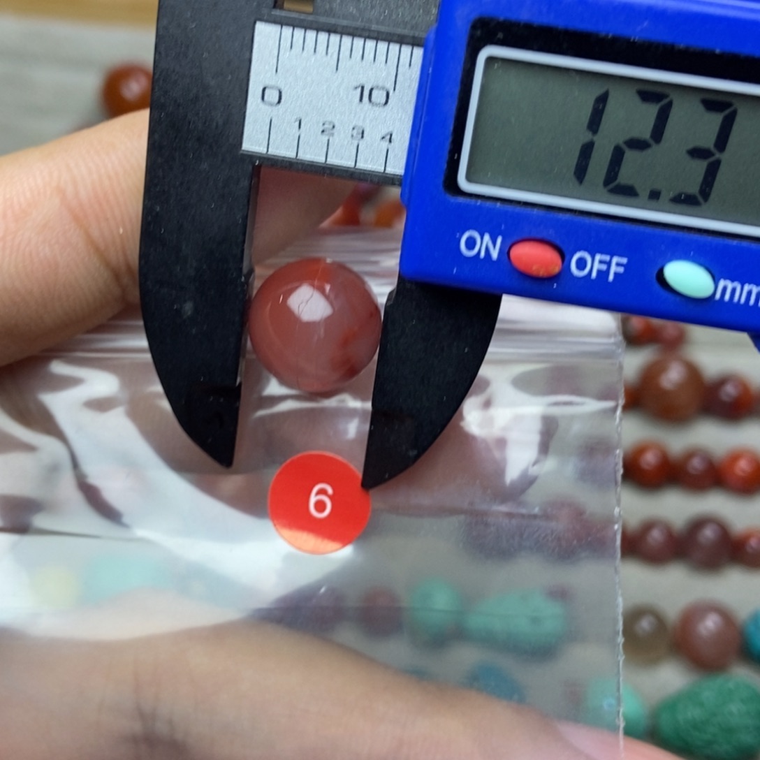 南红玛瑙未镶嵌有瑕疵