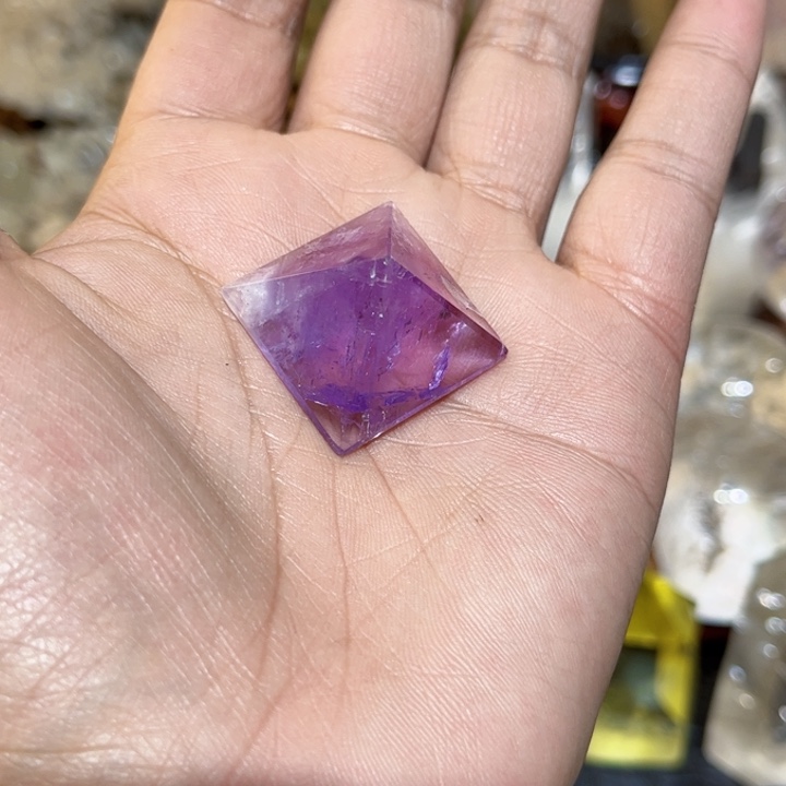 水晶摆件未镶嵌金字塔