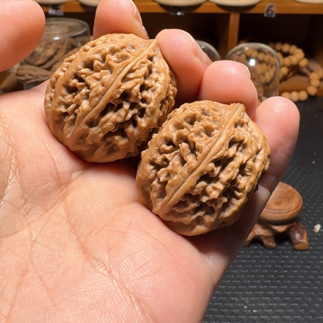 文玩核桃把件绣花枕头