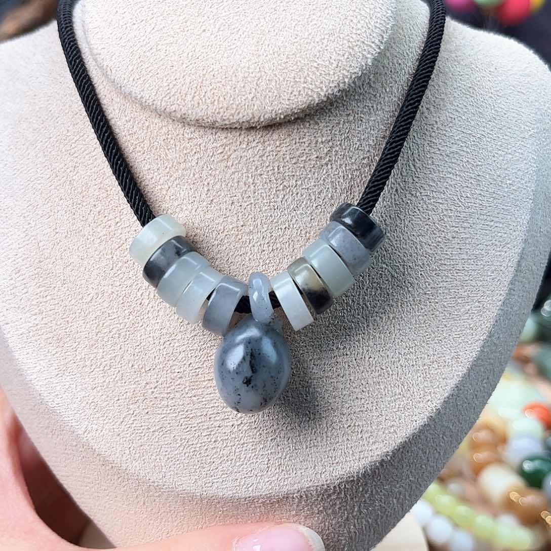 颈饰未镶嵌和田玉