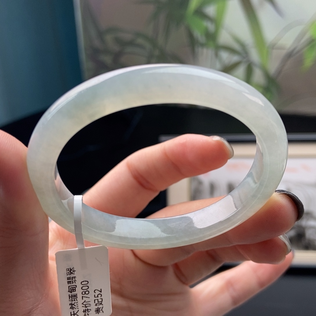 翡翠手镯未镶嵌翡翠手镯