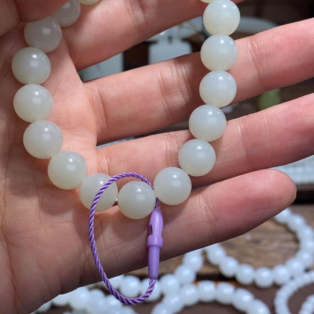 r***l和田玉（糖玉）未镶嵌手链