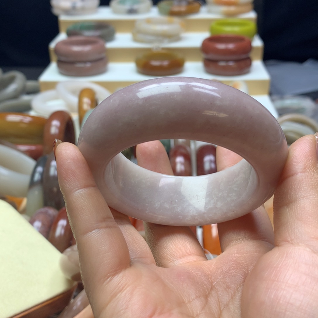 石英质玉手镯未镶嵌好**芦