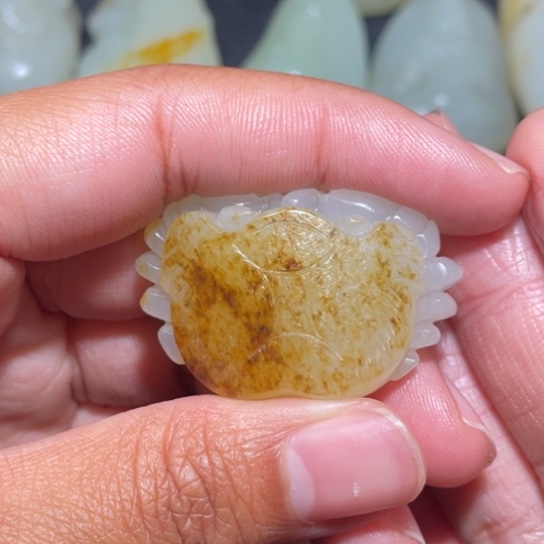 和田玉挂件未镶嵌幸**?