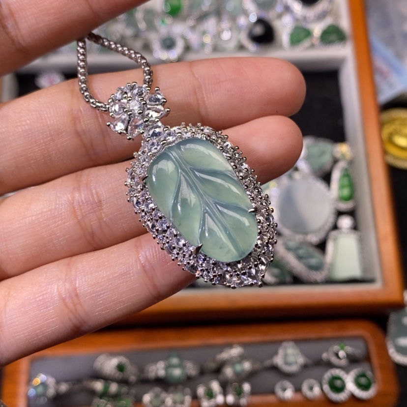 【闪购商品】翡翠颈饰未镶嵌天然