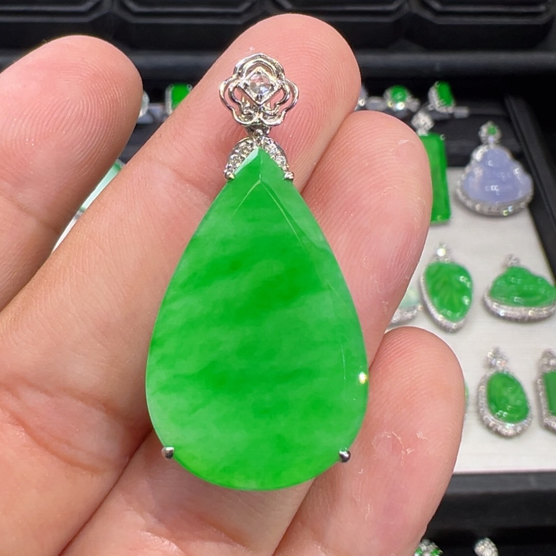 翡翠吊坠(不含链)18K金镶嵌