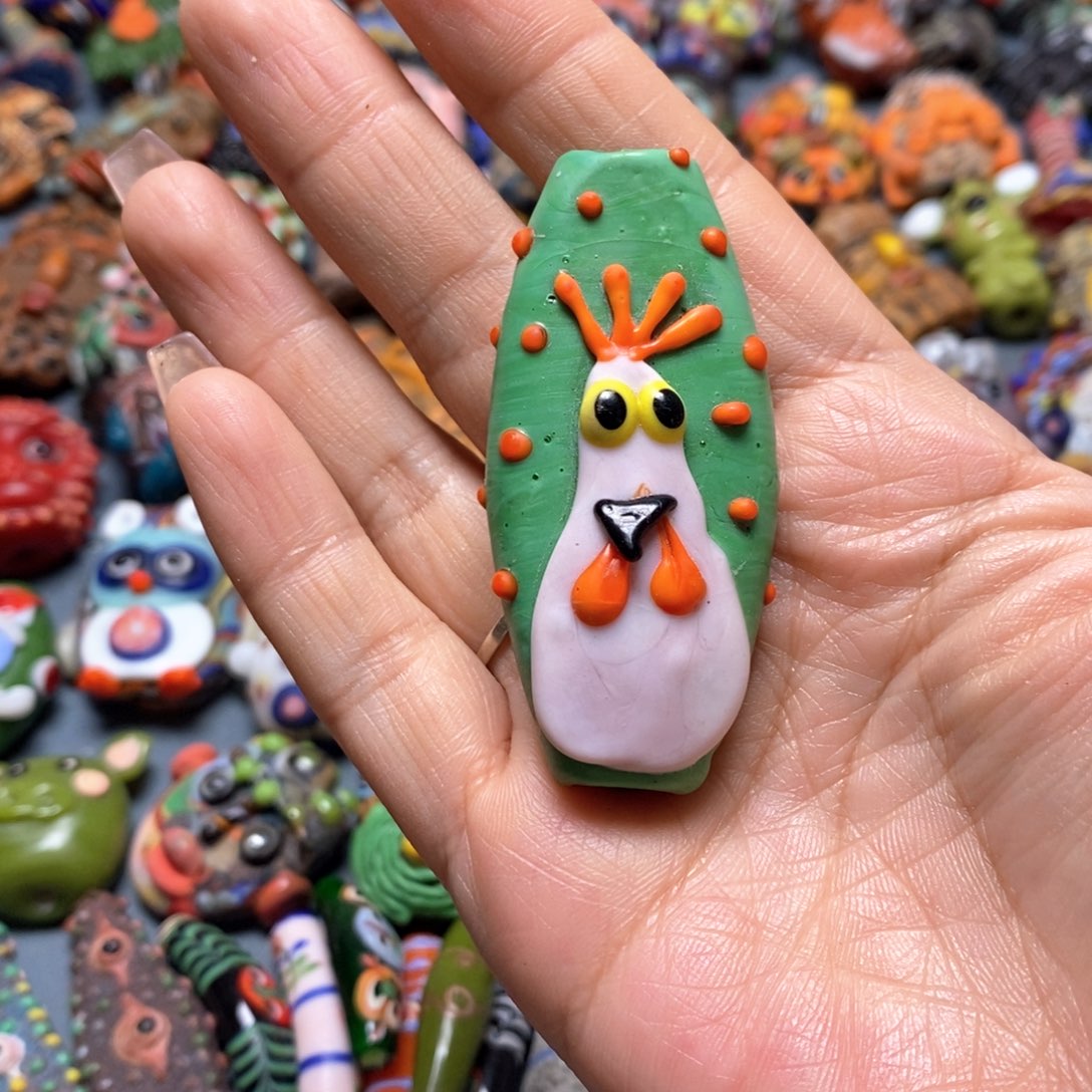 琉璃颈饰印度尼西亚小鸡