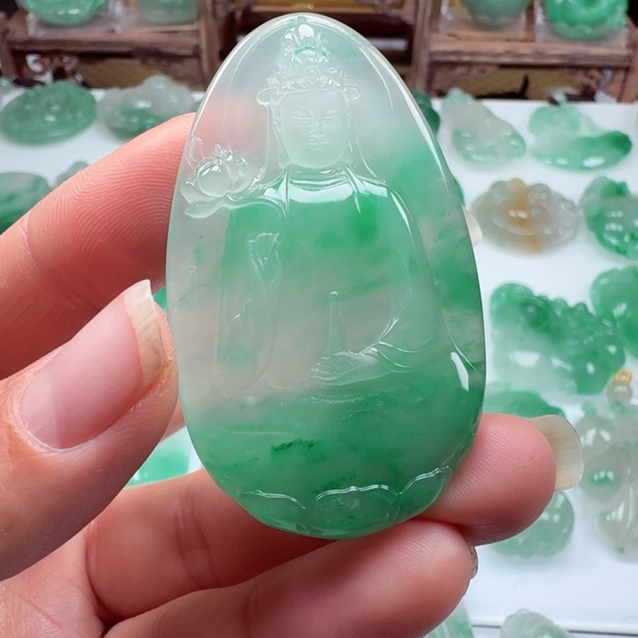 颈饰未镶嵌石英质玉