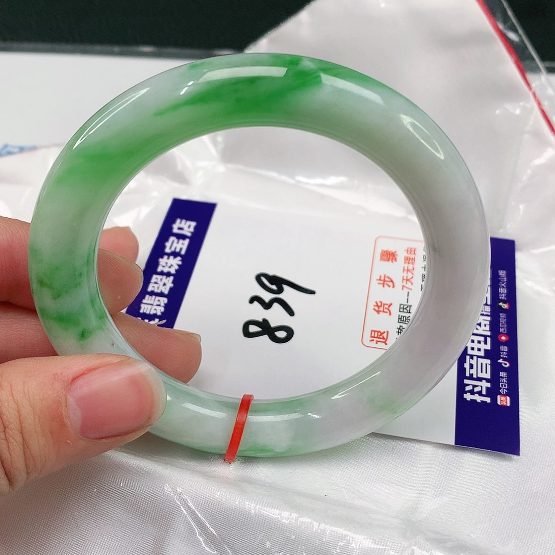 翡翠手镯未镶嵌翡翠