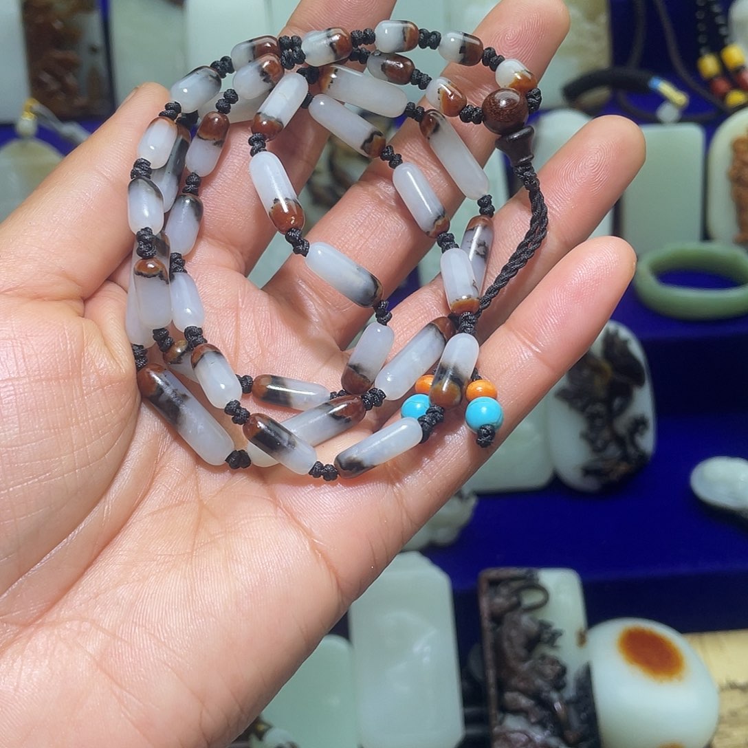 自***渡和田玉未镶嵌颈饰