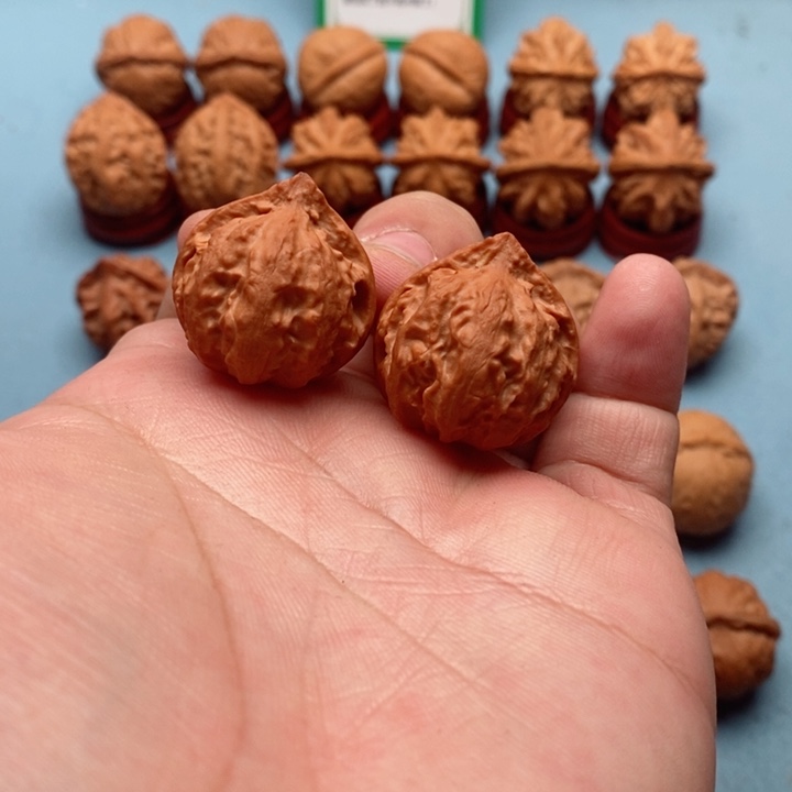 文玩核桃把件红皮小粗筋