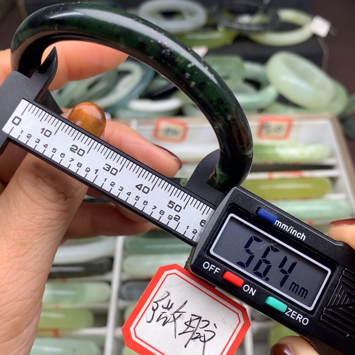 蛇纹石玉未镶嵌手镯919