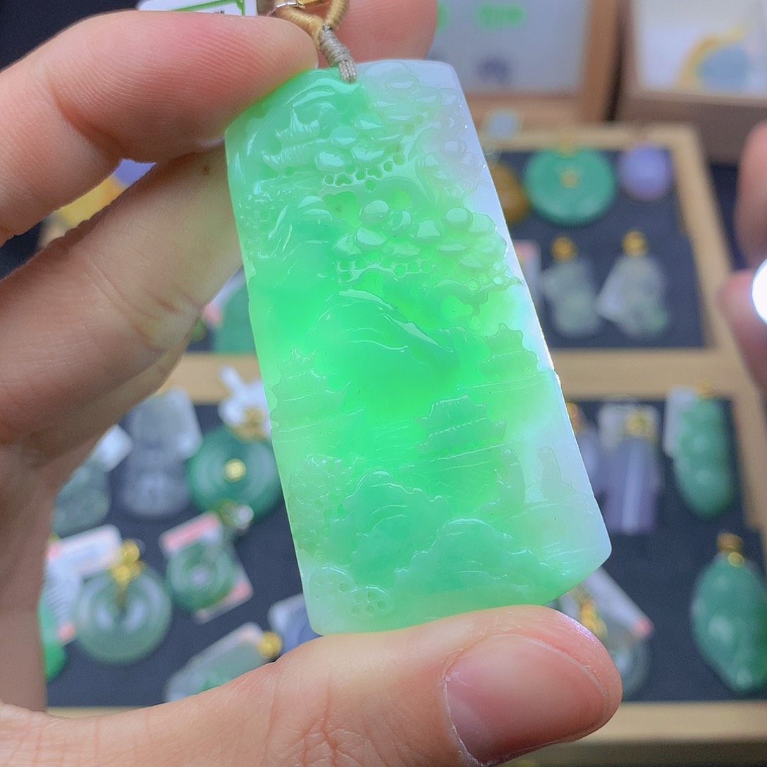 翡翠颈饰未镶嵌翡翠